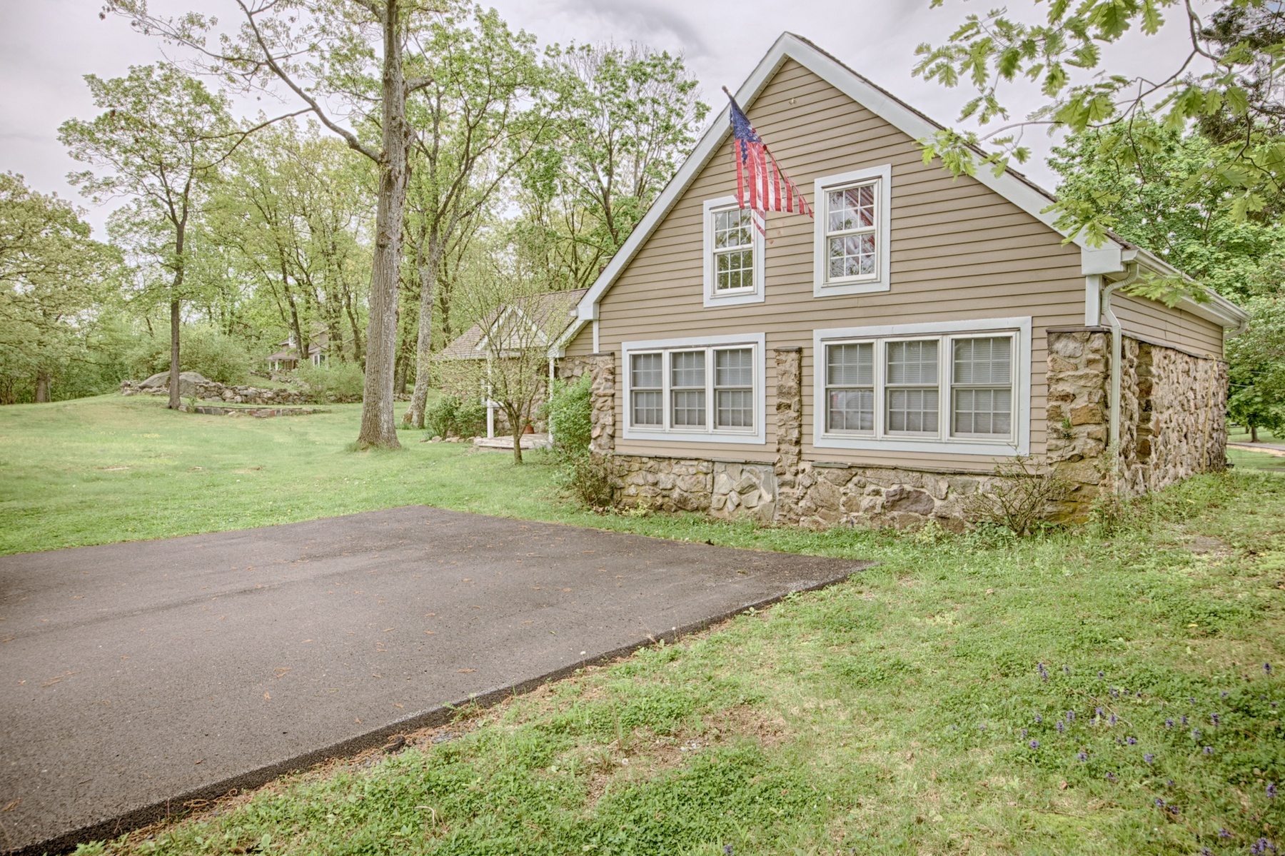 "375 rye hill" full screen photo slideshow on