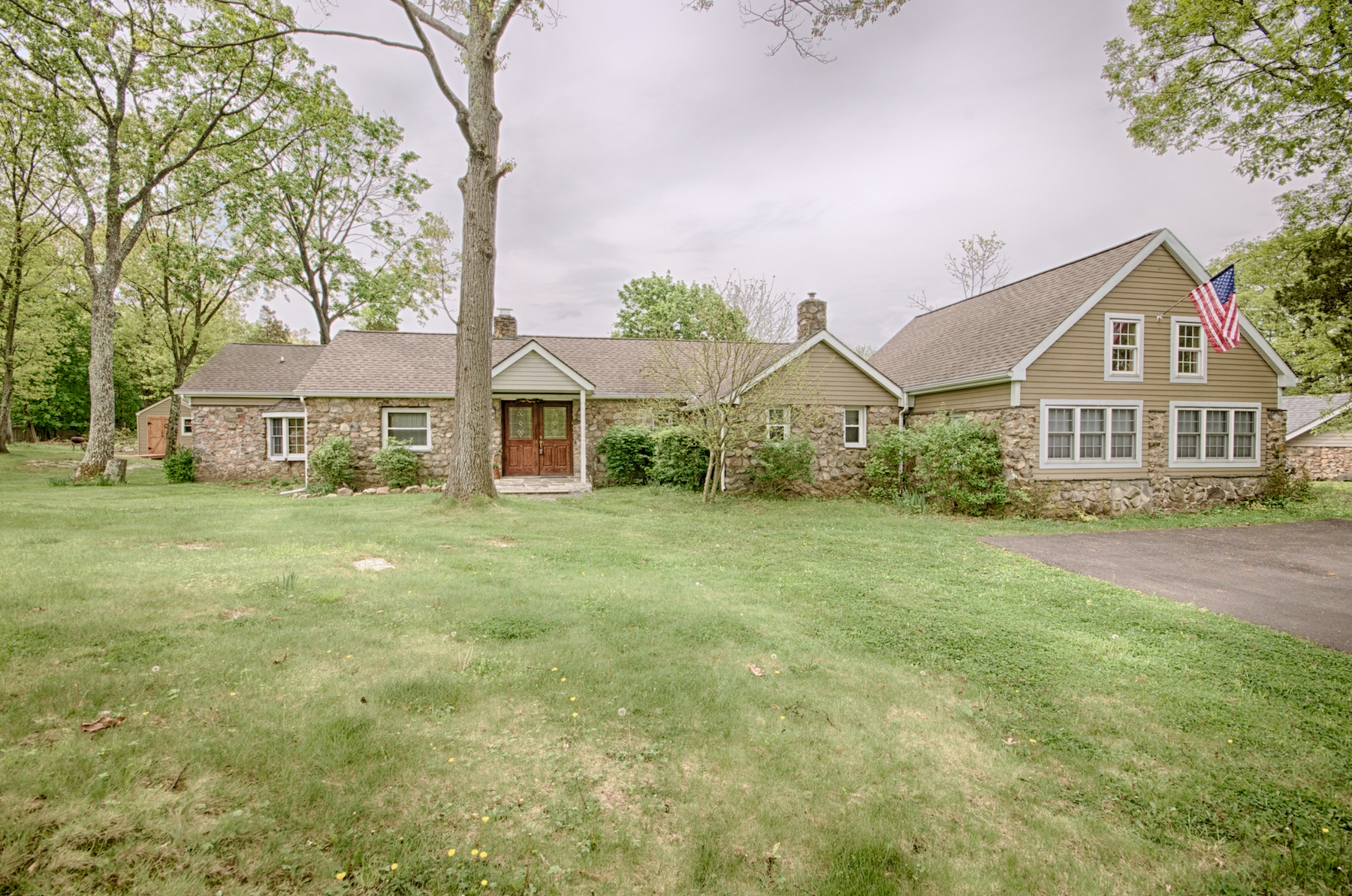 "375 rye hill" full screen photo slideshow on