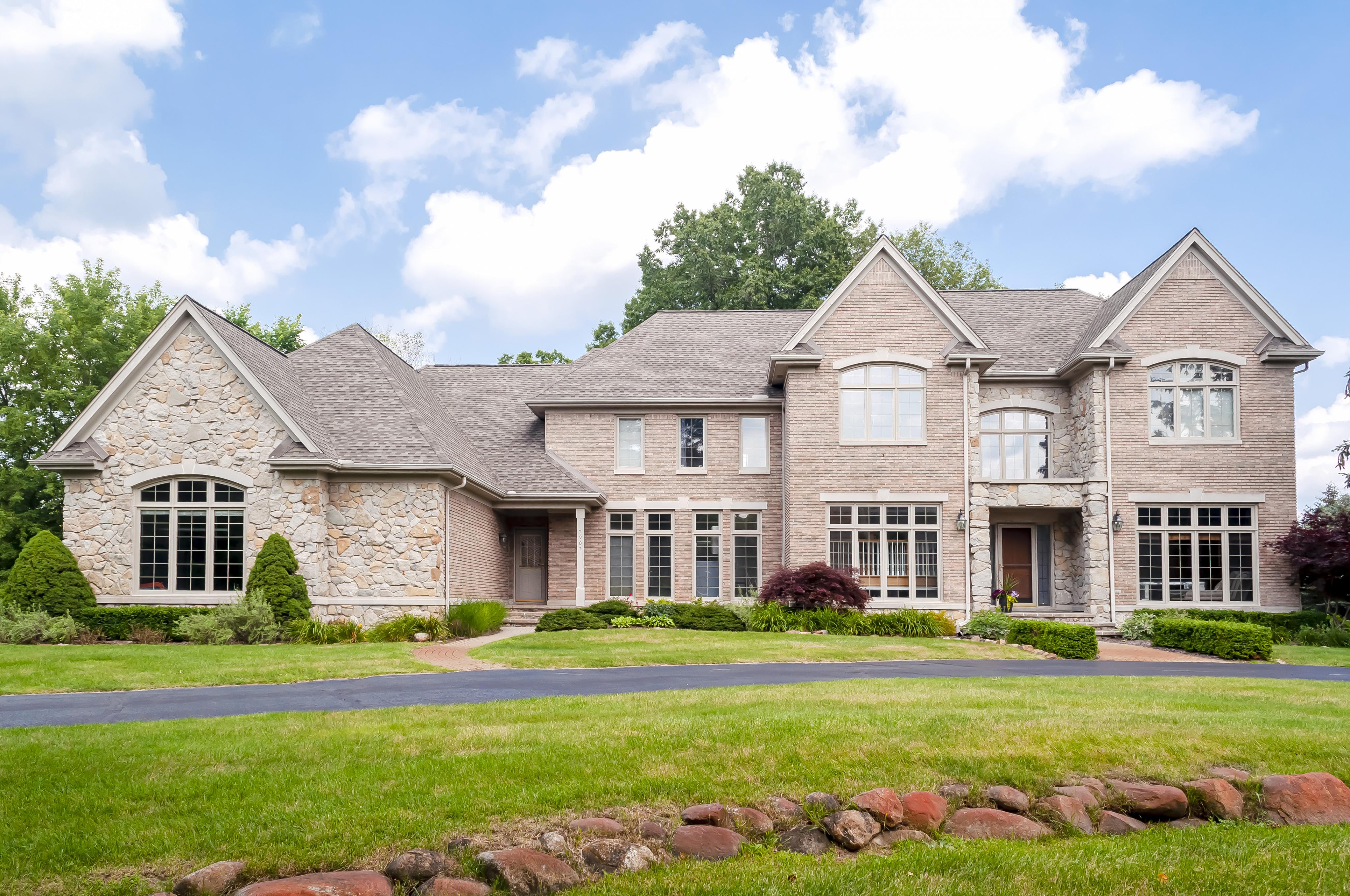 "7907 Bridge Valley, Clarkston" full screen photo slideshow on